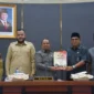 Wali Kota Padang Fadly Amran bersama Wakil Wali Kota Maigus Nasir menghadiri Rapat Paripurna DPRD Padang di Gedung DPRD Padang, Senin (15/6/2026). (Foto: Pemko Padang)