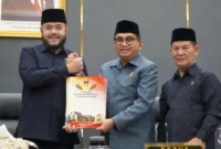 DPRD dan Pemko Padang 
menyepakati perubahan KUA-PPAS APBD 2026 dalam Rapat Paripurna Penyampaian Pendapat Akhir Fraksi di Ruang Sidang DPRD, Sabtu (27/6/2026). (Foto: Pemko Padang)