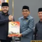 DPRD dan Pemko Padang 
menyepakati perubahan KUA-PPAS APBD 2026 dalam Rapat Paripurna Penyampaian Pendapat Akhir Fraksi di Ruang Sidang DPRD, Sabtu (27/6/2026). (Foto: Pemko Padang)