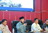 Wali Kota Padang, Fadly Amran memimpin Rapat Penyusunan SOP Persuratan Tanah dan Ahli Waris Pertanahan di Aula Bagindo Aziz Chan, Balai Kota Aie Pacah, Jumat (26/6/2026). (Foto: Pemko Padang)