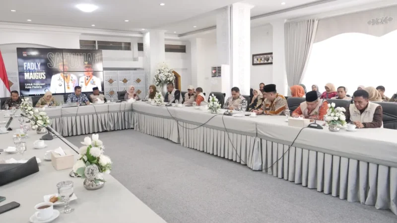 Rapat sertifikasi halal di Rumah Dinas Wali Kota Padang. (Foto: Info Publik)