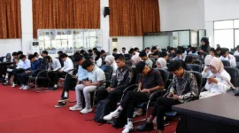 Ratusan siswa mengikuti seleksi Ikatan Dinas Politeknik Kirana di Balai Kota Padang, Aie Pacah, Jumat (19/6/2026). (Foto: Diskominfo Padang)