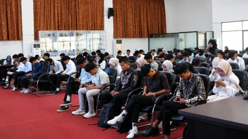 Ratusan siswa mengikuti seleksi Ikatan Dinas Politeknik Kirana di Balai Kota Padang, Aie Pacah, Jumat (19/6/2026). (Foto: Diskominfo Padang)