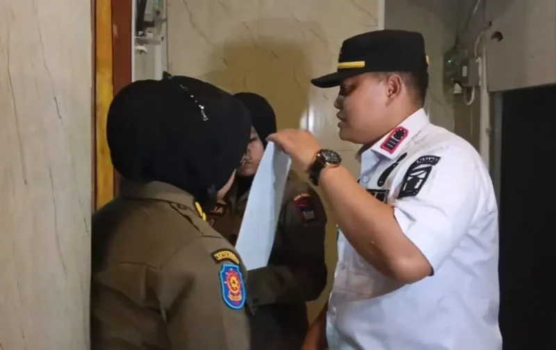 Satpol PP Padang akan memperketat pengawasan rumah kos dan penginapan guna mencegah terjadinya pelanggaran trantibum. (Foto: Diskominfo Padang) 