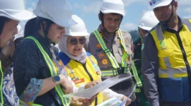 Bupati Dharmasraya Annisa Suci Ramadhani bersama unsur Forkopimda meninjau pembangunan Sekolah Rakyat di kawasan Pulau Sawah, Nagari Sungai Kambut, Kecamatan Pulau Punjung, Kamis (11/6/2026). (Foto: Diskominfo Dharmasraya)