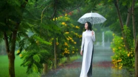 Ilustrasi seorang wanita menggunakan payung saat hujan. (Foto: Pexels)