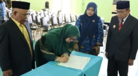 Wakil Wali Kota Padang Maigus Nasir menyaksikan Serah sertijab kepala SMK SMAK Padang di Gedung Aula TUK SMK SMAK Padang, Senin (1/6/2026). (Foto: Humas SMK SMAK Padang)