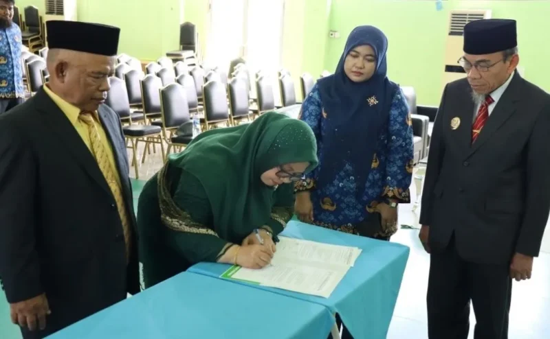 Wakil Wali Kota Padang Maigus Nasir menyaksikan Serah sertijab kepala SMK SMAK Padang di Gedung Aula TUK SMK SMAK Padang, Senin (1/6/2026). (Foto: Humas SMK SMAK Padang)