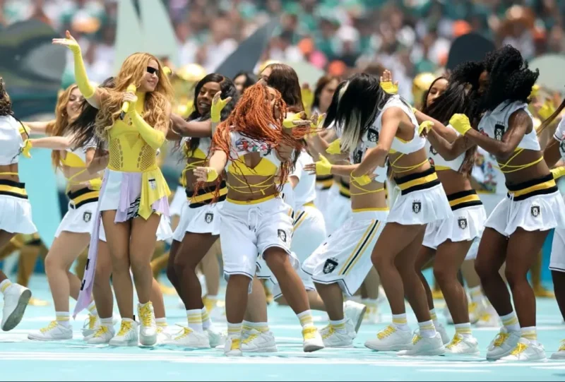 Penampilan penyanyi internasional Shakira dalam seremoni pembukaan Piala Dunia 2026 di Stadion Azteca, Mexico City, Meksiko, Jumat (12/6) dini hari WIB. (Foto: Fifa.com)