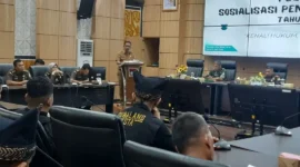 Asisten I Setdako Padang Tarmizi Ismail membuka Sosialisasi Penerangan Hukum bagi para Dubalang Kota Padang di Ruang Abu Bakar Ja’ar, Balai Kota Padang, Senin (8/6). (Foto: Ist)