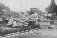 Suasana pasca gempa seabad lalu di Padang Panjang.