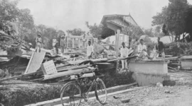 Suasana pasca gempa seabad lalu di Padang Panjang.