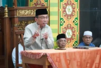 Wakil Wali Kota Padang Maigus Nasir memberikan tausiyah dalam kegiatan Subuh Mubarakah di Masjid Nurul Ikhlas, Kelurahan Surau Gadang, Kecamatan Nanggalo, Sabtu (27/6/2026). (Foto: Pemko Padang)
