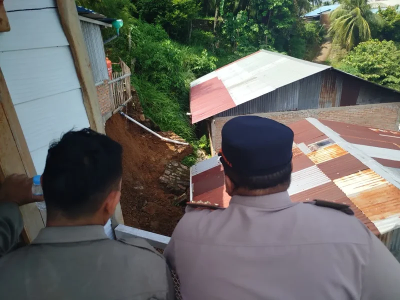 BPBD Padang melakukan asesmen lapangan, Senin (15/6/2026). (Foto: BPBD Padang)