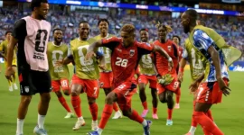 Pemain Tanjung Verde melakukan selebrasi usai membobol gol gawang Uruguay. (Foto: FIFA.com)