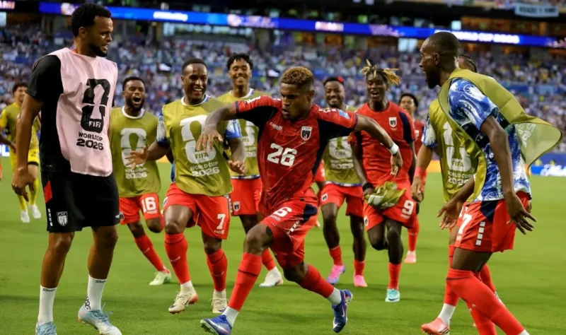 Pemain Tanjung Verde melakukan selebrasi usai membobol gol gawang Uruguay. (Foto: FIFA.com)