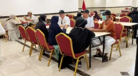 Tenant kuliner nusantara di Makkah jadi favorit jemaah haji Indonesia. (Foto: Kemenhaj)