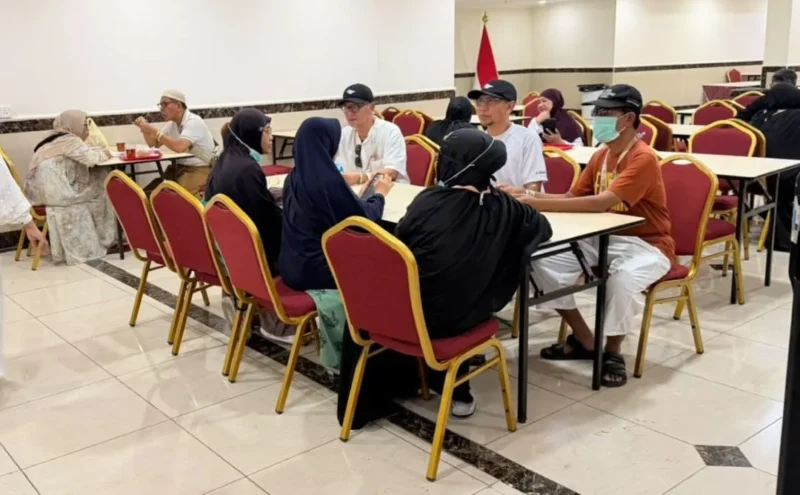 Tenant kuliner nusantara di Makkah jadi favorit jemaah haji Indonesia. (Foto: Kemenhaj)