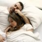 Ilustrasi tidur bersama pasangan. (Foto: Pexels)