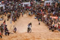 Ribuan pecinta trabas dari berbagai daerah memadati Nagari Abai, Kecamatan Sangir Batang Hari, dalam ajang Trabas Jelajah Alam Abai Chapter 3. (Foto: Pemkab Solsel)