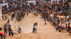 Ribuan pecinta trabas dari berbagai daerah memadati Nagari Abai, Kecamatan Sangir Batang Hari, dalam ajang Trabas Jelajah Alam Abai Chapter 3. (Foto: Pemkab Solsel)