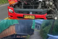 Kondisi truk tangki BBM dan tronton usai terlibat kecelakaan di Jalan Padang Panjang–Bukittinggi kawasan Panyalaian, Rabu pagi (3/6/2026). (Foto: Dok. Satlantas Polres Padang Panjang)
