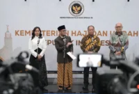 Wakil Menteri Haji dan Umrah, Dahnil Anzar Simanjuntak memberikan keterangan pers di Jakarta, Kamis (25/6/2026). (Foto: Kemenhaj)