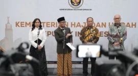 Wakil Menteri Haji dan Umrah, Dahnil Anzar Simanjuntak memberikan keterangan pers di Jakarta, Kamis (25/6/2026). (Foto: Kemenhaj)
