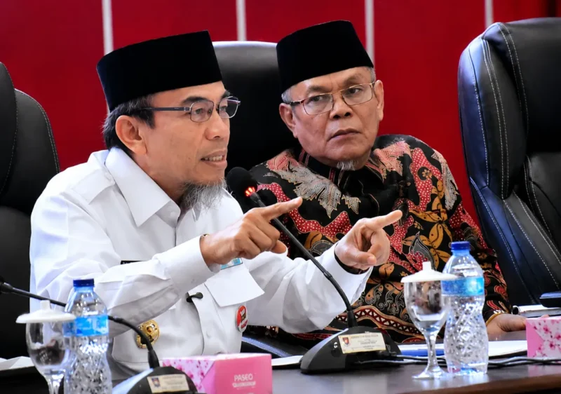 Wakil Wali Kota Padang, Maigus Nasir membuka Raker KDEKS Padang di Aula Bagindo Aziz Chan, Balai Kota Aie Pacah, Rabu (24/6/2026). (Foto: Pemko Padang)