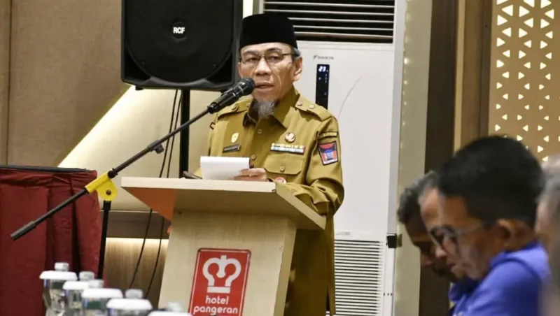 Wakil Wali Kota Padang Maigus Nasir membuka Workshop Best Hospitality Perumda AM Padang, Selasa (23/6/2026). (Foto: Pemko Padang)