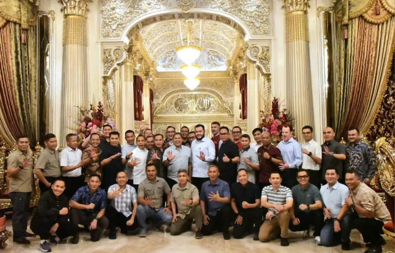 Wali Kota Padang Fadly Amran menerima kunjungan silaturahmi Dansesko TNI, Marsekal Madya TNI Arif Widianto bersama jajaran pejabat utama Sesko TNI dan 62 Pasis Dikreg LV 2026 di Rumah Bagonjong Baiturrahmah Padang, Rabu (10/6/2026). (Foto: Pemko Padang)
