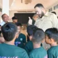 Wali Kota Padang Fadly Amran melepas SSB Persepaja 06 ke Piala Dunia Anak Indonesia 2026 di Gedung Putih Kediaman Resmi Wali Kota, Senin (22/6/2026). (Foto: Pemko Padang)
