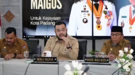 Wali Kota Padang Fadly Amran memimpin Rakor dan Sinkronisasi Perubahan Perda Kota Padang Nomor 1 Tahun 2024 di Gedung Putih Rumah Dinas Wali Kota Padang, Senin (22/6/2026). (Foto: Pemko Padang)