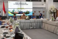 Wali Kota Padang Fadly Amran menghadiri Forum Konsultasi Publik dan Penyampaian Informasi Publik terkait Studi Amdal dan ESIA untuk rencana pengembangan RSUP Dr. M. Djamil di Gedung Putih Rumah Dinas Wali Kota, Rabu (15/6/2026). (Foto: Pemko Padang)
