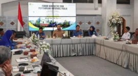 Wali Kota Padang Fadly Amran menghadiri Forum Konsultasi Publik dan Penyampaian Informasi Publik terkait Studi Amdal dan ESIA untuk rencana pengembangan RSUP Dr. M. Djamil di Gedung Putih Rumah Dinas Wali Kota, Rabu (15/6/2026). (Foto: Pemko Padang)