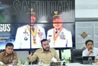 Wali Kota Padang, Fadly Amran memimpin pertemuan strategis bersama jajaran BWS Sumatera V Padang di Gedung Putih Kediaman Resmi Wali Kota Padang, Senin (29/6/2026). (Foto: Pemko Padang)