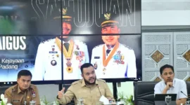 Wali Kota Padang, Fadly Amran memimpin pertemuan strategis bersama jajaran BWS Sumatera V Padang di Gedung Putih Kediaman Resmi Wali Kota Padang, Senin (29/6/2026). (Foto: Pemko Padang)