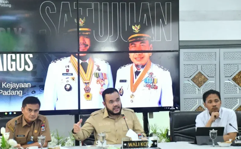 Wali Kota Padang, Fadly Amran memimpin pertemuan strategis bersama jajaran BWS Sumatera V Padang di Gedung Putih Kediaman Resmi Wali Kota Padang, Senin (29/6/2026). (Foto: Pemko Padang)