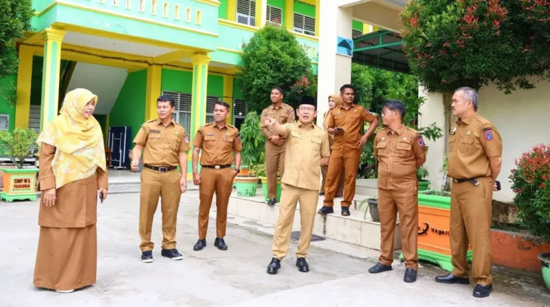 Wali Kota Payakumbuh, Zulmaeta, mengunjungi SMPN 1 Payakumbuh pada Selasa (2/6/2026). (Foto: MC Payakumbuh)
