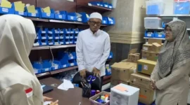 Wamenhaj Dahnil Anzar Simanjuntak saat meninjau Klinik Kesehatan Haji Indonesia (KKHI) Madinah, Jumat (5/6/2026). (Foto: Kemenhaj) 