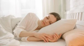 Ilustrasi wanita sedang tidur. (Foto: Pexels)