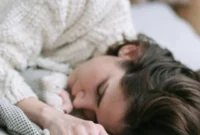 Ilustrasi wanita sedang tidur. (Foto: Pexels)