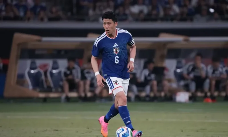 Kapten Timnas Jepang Wataru Endo dipastikan absen di Piala Dunia 2026 karena gagal pulih dari cedera kaki. (Foto: Fifa.com)