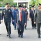 Wakil Wali Kota Padang, Maigus Nasir dan rombongan menuju lapangan upacara Peringatan Hari Lahir Pancasila Tingkat Kota Padang Tahun 2026 di Lapangan Upacara Balai Kota Padang, Aie Pacah, Senin (1/6/2026). (Foto: Pemko Padang)