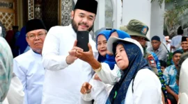 Wali Kota Padang Fadly Amran saat menghadiri Wisata Dakwah BKMT se-Sumbar di Masjid Baiturrahmah, Aie Pacah, Minggu (7/6/2026). (Foto: Pemko Padang)