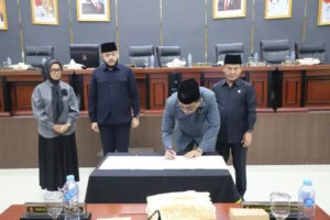 Rapat Paripurna DPRD Padang