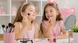 Ilustrasi anak memakai make up. (Foto: AI Generate)