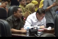 Anggota DPRD Provinsi Sumbar, Nofrizon saat menyampaikan interupsi. 