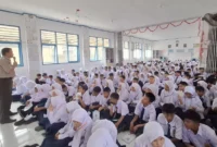 BPBD Padang membekali siswa baru dengan edukasi kebencanaan saat MPLS. (Foto: BPBD Padang)
