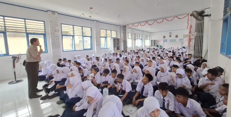 BPBD Padang membekali siswa baru dengan edukasi kebencanaan saat MPLS. (Foto: BPBD Padang)
